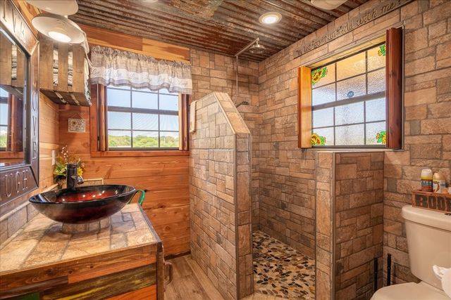 194 Creekside Ln, Westpoint, TN 38486