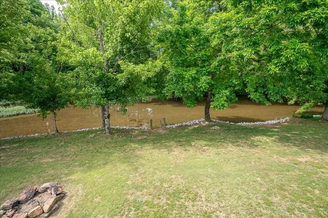 194 Creekside Ln, Westpoint, TN 38486