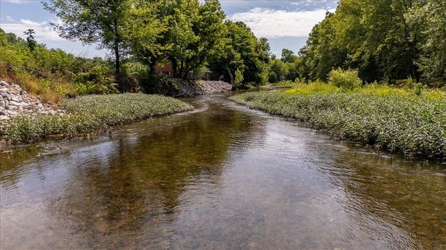 194 Creekside Ln, Westpoint, TN 38486