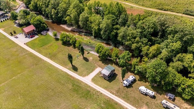194 Creekside Ln, Westpoint, TN 38486