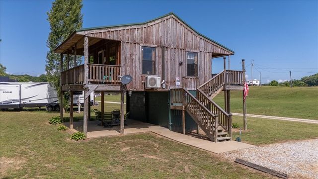 194 Creekside Ln, Westpoint, TN 38486