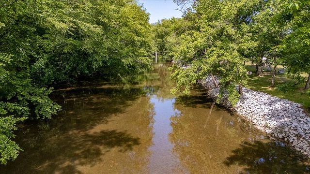 194 Creekside Ln, Westpoint, TN 38486