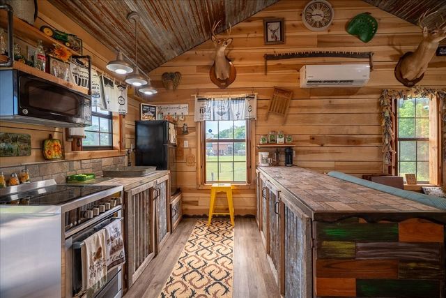 194 Creekside Ln, Westpoint, TN 38486