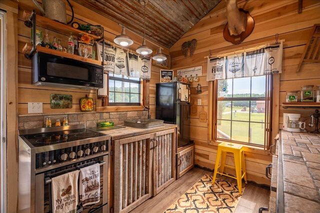 194 Creekside Ln, Westpoint, TN 38486