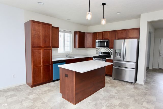 6660 Harvest Moon Lane, Whitestown, IN 46075
