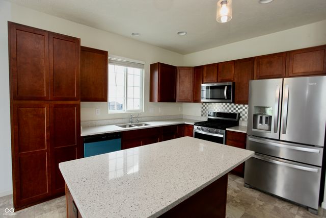 6660 Harvest Moon Lane, Whitestown, IN 46075