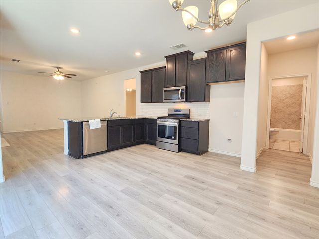 2124 Hobby Drive, Forney, TX 75126