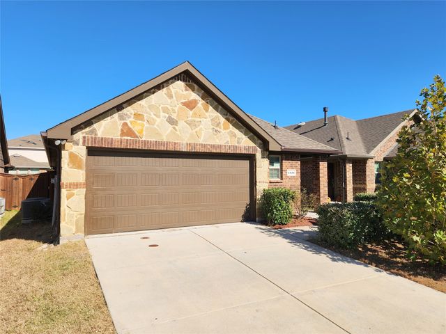 2124 Hobby Drive, Forney, TX 75126