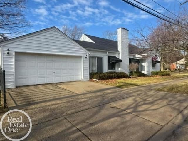 1843 Manchester Boulevard, Grosse Pointe Woods, MI 48236