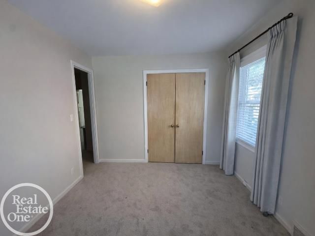 1843 Manchester Boulevard, Grosse Pointe Woods, MI 48236