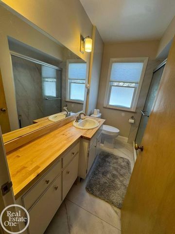 1843 Manchester Boulevard, Grosse Pointe Woods, MI 48236