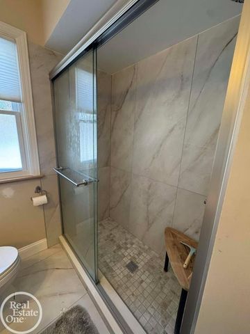 1843 Manchester Boulevard, Grosse Pointe Woods, MI 48236