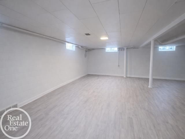 1843 Manchester Boulevard, Grosse Pointe Woods, MI 48236