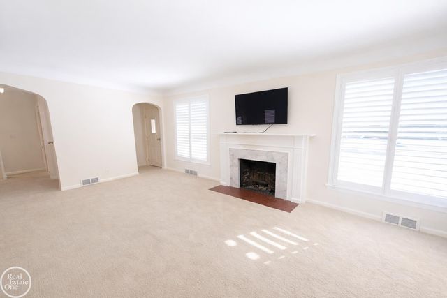 1843 Manchester Boulevard, Grosse Pointe Woods, MI 48236