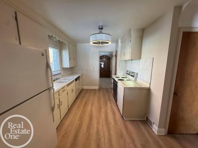 1843 Manchester Boulevard, Grosse Pointe Woods, MI 48236