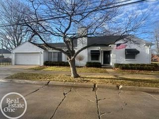 1843 Manchester Boulevard, Grosse Pointe Woods, MI 48236