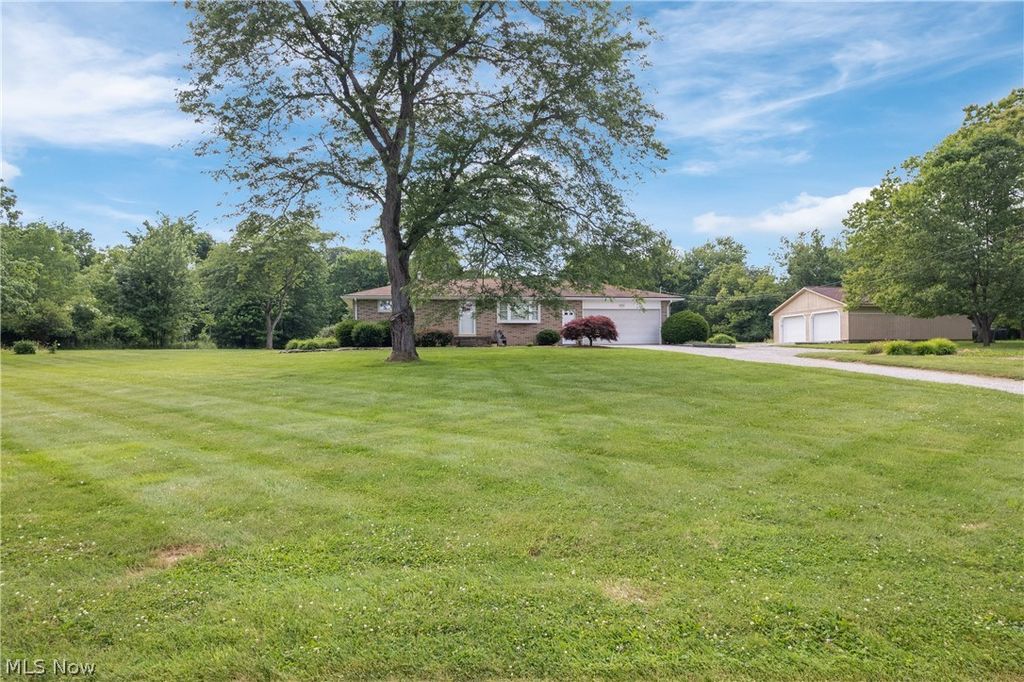 1461 Deermont Avenue SW, Massillon, OH 44647