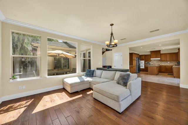 1046 Smith Way, Folsom, CA 95630