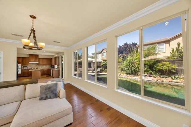 1046 Smith Way, Folsom, CA 95630