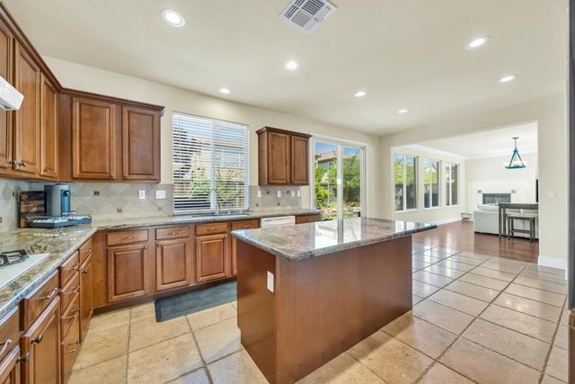 1046 Smith Way, Folsom, CA 95630