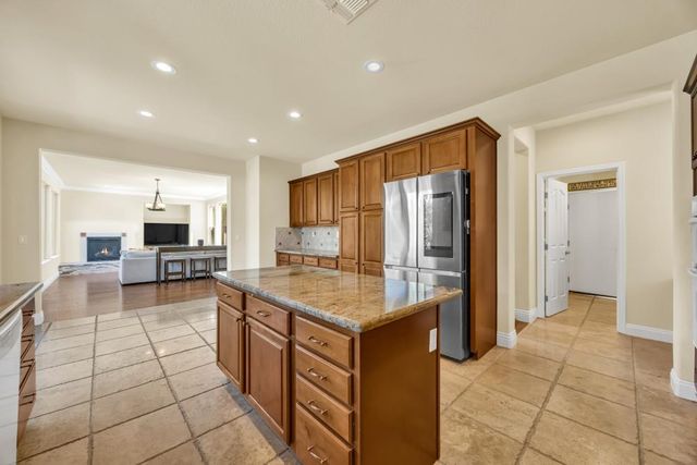 1046 Smith Way, Folsom, CA 95630