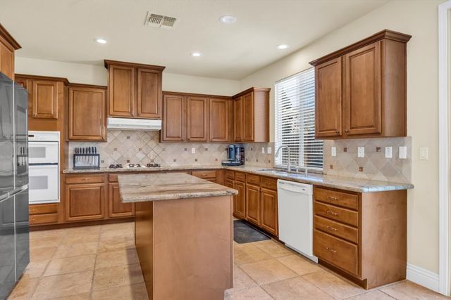 1046 Smith Way, Folsom, CA 95630