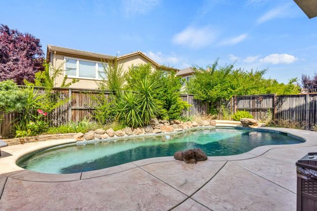 1046 Smith Way, Folsom, CA 95630