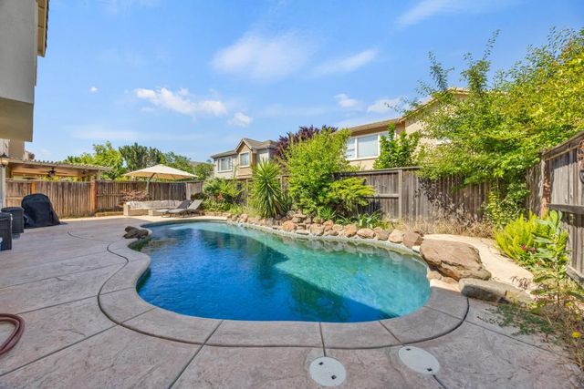 1046 Smith Way, Folsom, CA 95630