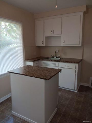 9250 PLAINVIEW, Detroit, MI 48228