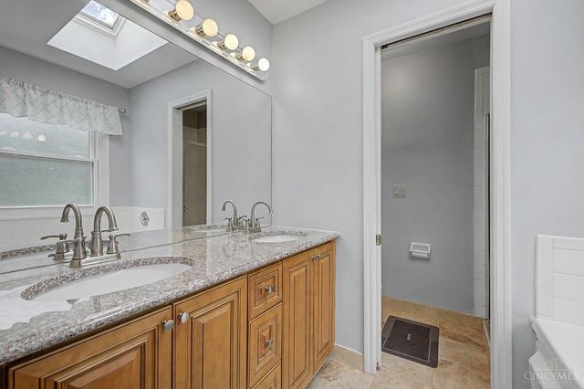 8085 Quail Meadow Lane, West Chester, OH 45069