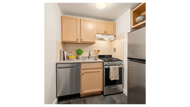 135 E 54th St Apt 5A, New York City, NY 10022