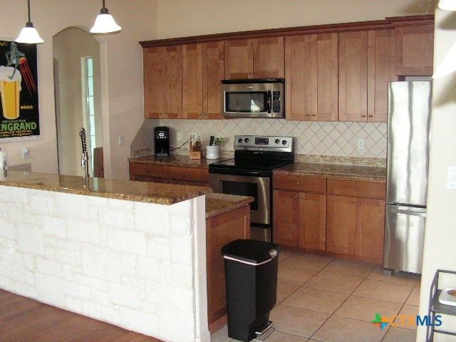 1489 Lavaca, Canyon Lake, TX 78133