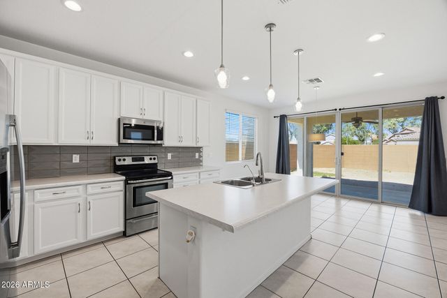 6742 W DISCOVERY Drive, Glendale, AZ 85303