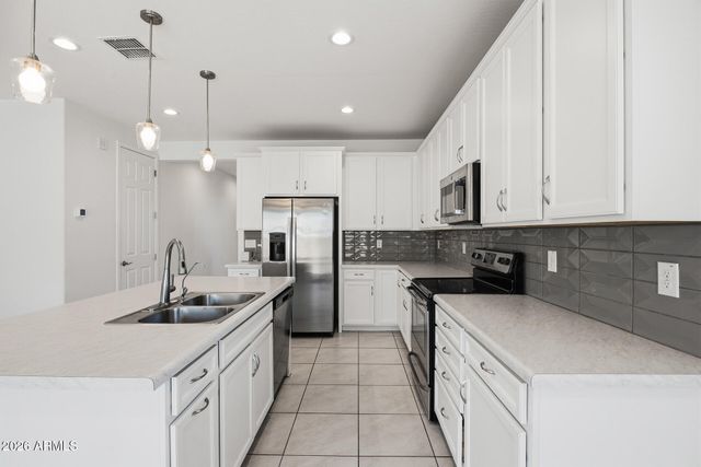 6742 W DISCOVERY Drive, Glendale, AZ 85303