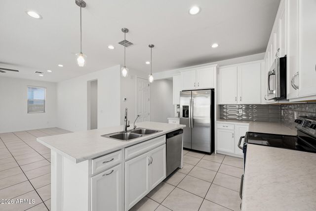 6742 W DISCOVERY Drive, Glendale, AZ 85303
