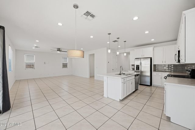 6742 W DISCOVERY Drive, Glendale, AZ 85303