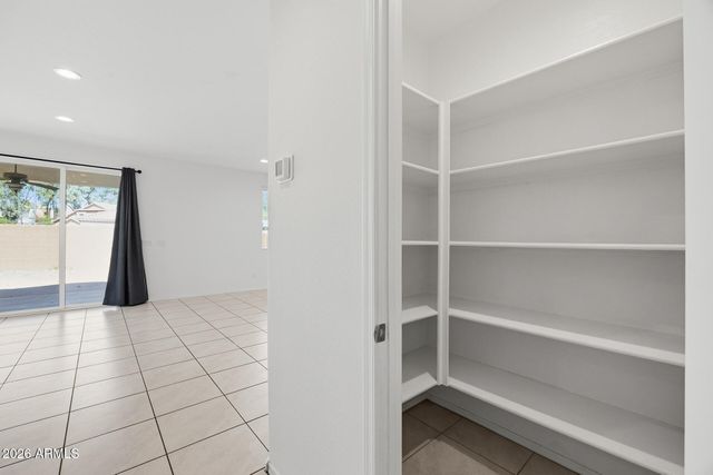 6742 W DISCOVERY Drive, Glendale, AZ 85303