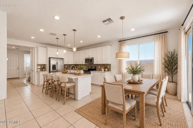 6742 W DISCOVERY Drive, Glendale, AZ 85303