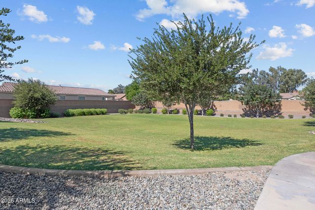 6742 W DISCOVERY Drive, Glendale, AZ 85303