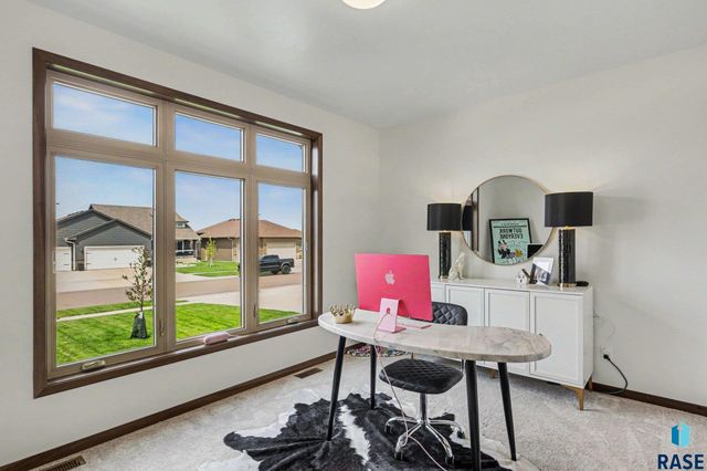 8809 W Rathburn St Street, Sioux Falls, SD 57106