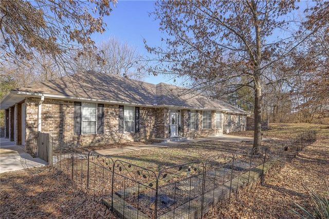 13301 E Harvest Lane, Peculiar, MO 64078