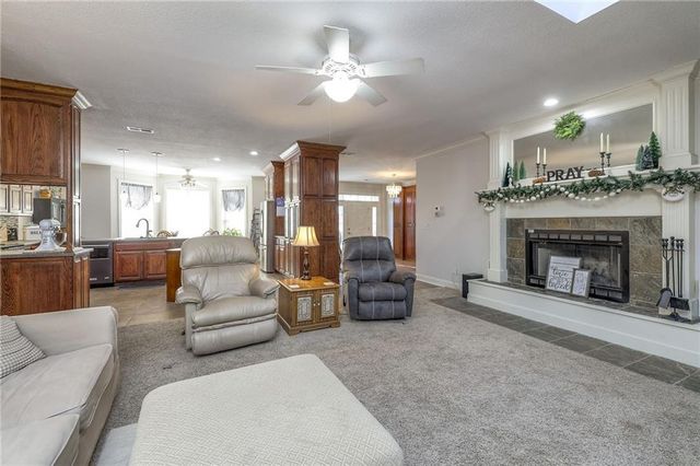 13301 E Harvest Lane, Peculiar, MO 64078