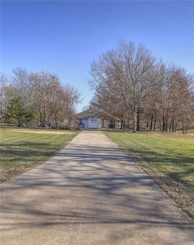 13301 E Harvest Lane, Peculiar, MO 64078