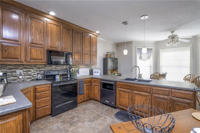 13301 E Harvest Lane, Peculiar, MO 64078