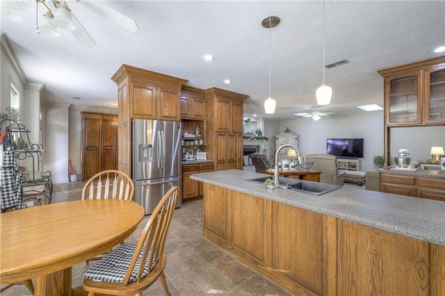 13301 E Harvest Lane, Peculiar, MO 64078