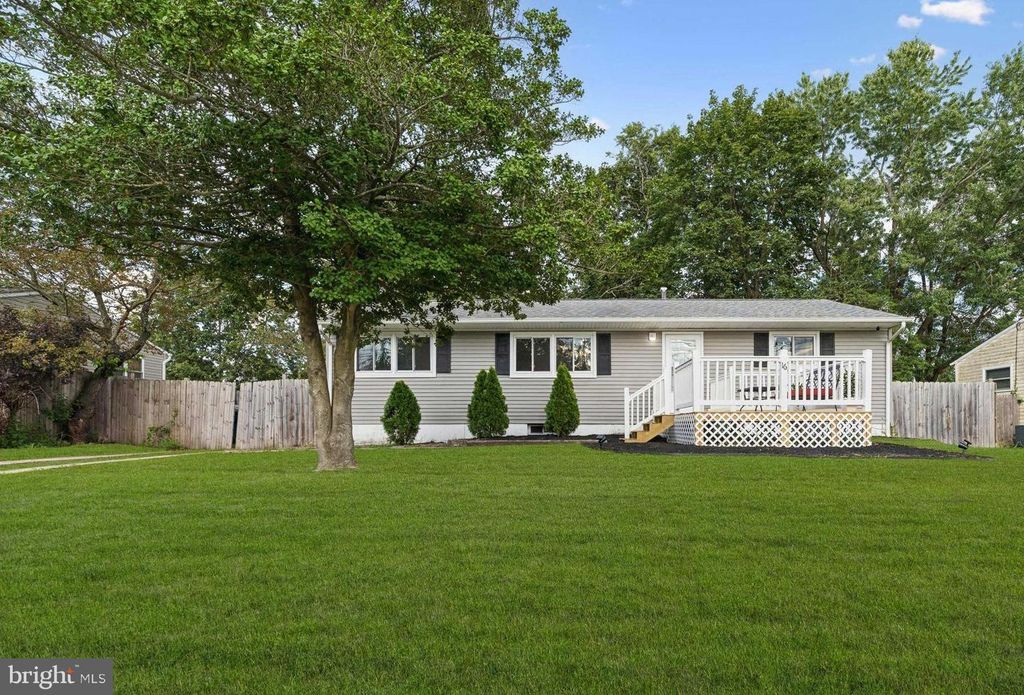 16 BRANDIES RD, Toms River, NJ 08757