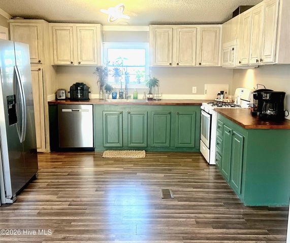 3984 Pocosin Road, Lake Waccamaw, NC 28450