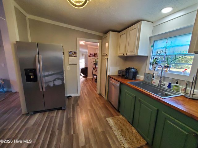 3984 Pocosin Road, Lake Waccamaw, NC 28450