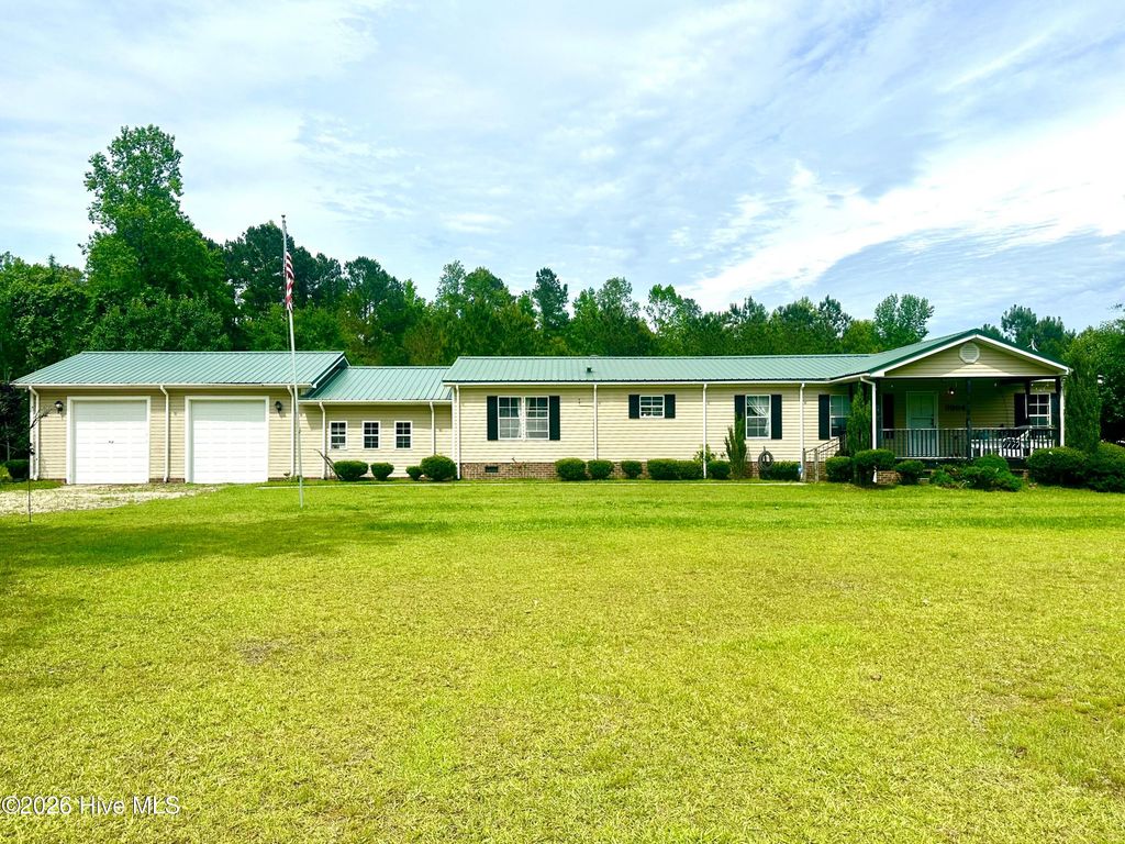 3984 Pocosin Road, Lake Waccamaw, NC 28450