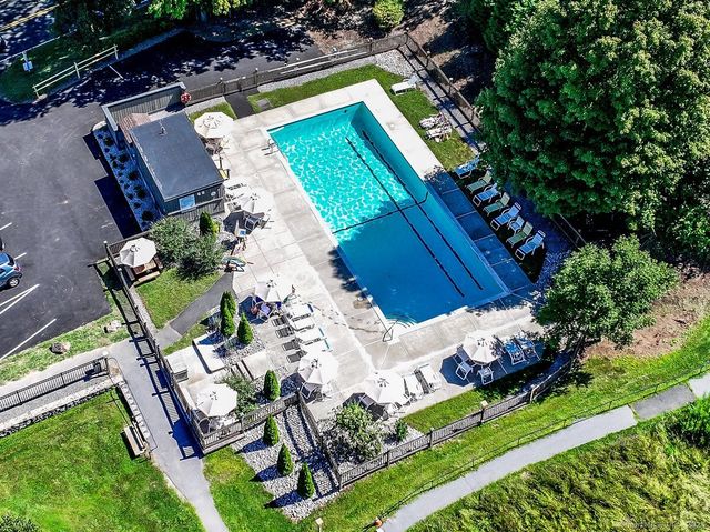 487 Heritage Village B, Southbury, CT 06488